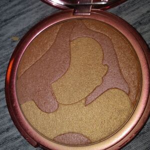 Ciaté London Jessica Rabbit Compact Highligher